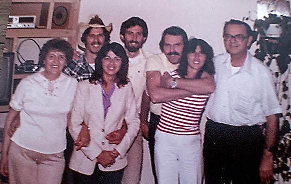 Arnold mom siblings and Uncle - Copy